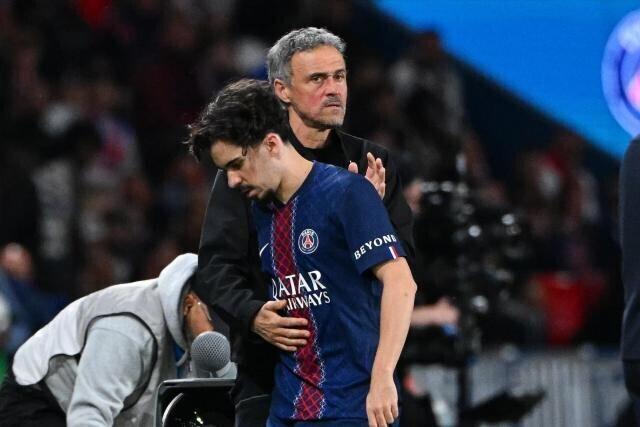 队报：维蒂尼亚出战周末联赛可能性不大，但并非完全不可能