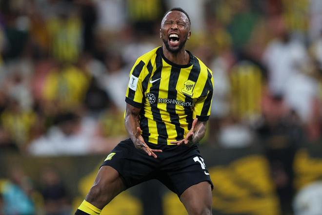 38岁本泽马尴尬！新月出局+老东家却进亚冠8强 第126分钟点球绝杀