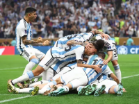 利物浦VS水晶宫英国足球：利物浦vs布莱顿 曼城vs水晶宫 两支争冠球队谁会领先